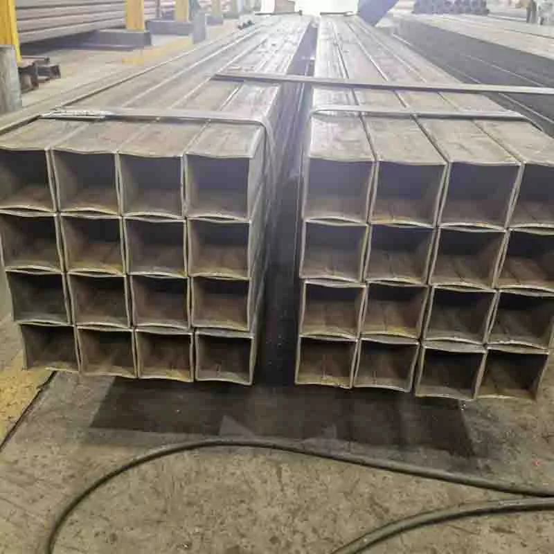 Suorakaiteen muotoinen putki