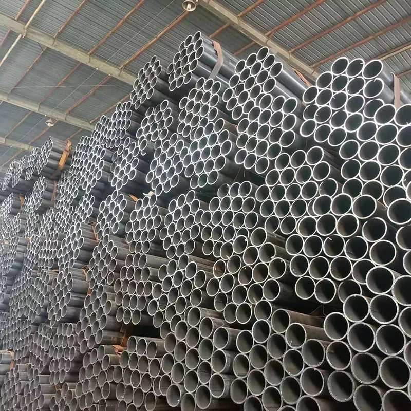 Suora halkio musta pyöreä putki