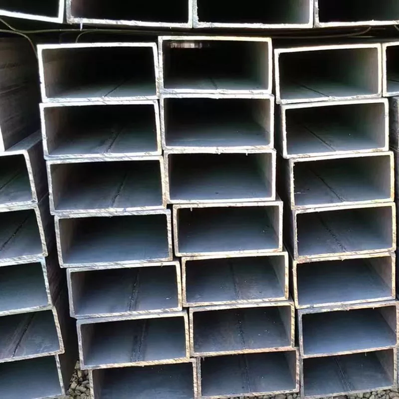 Ohutseinäinen musta suorakaiteen muotoinen putki